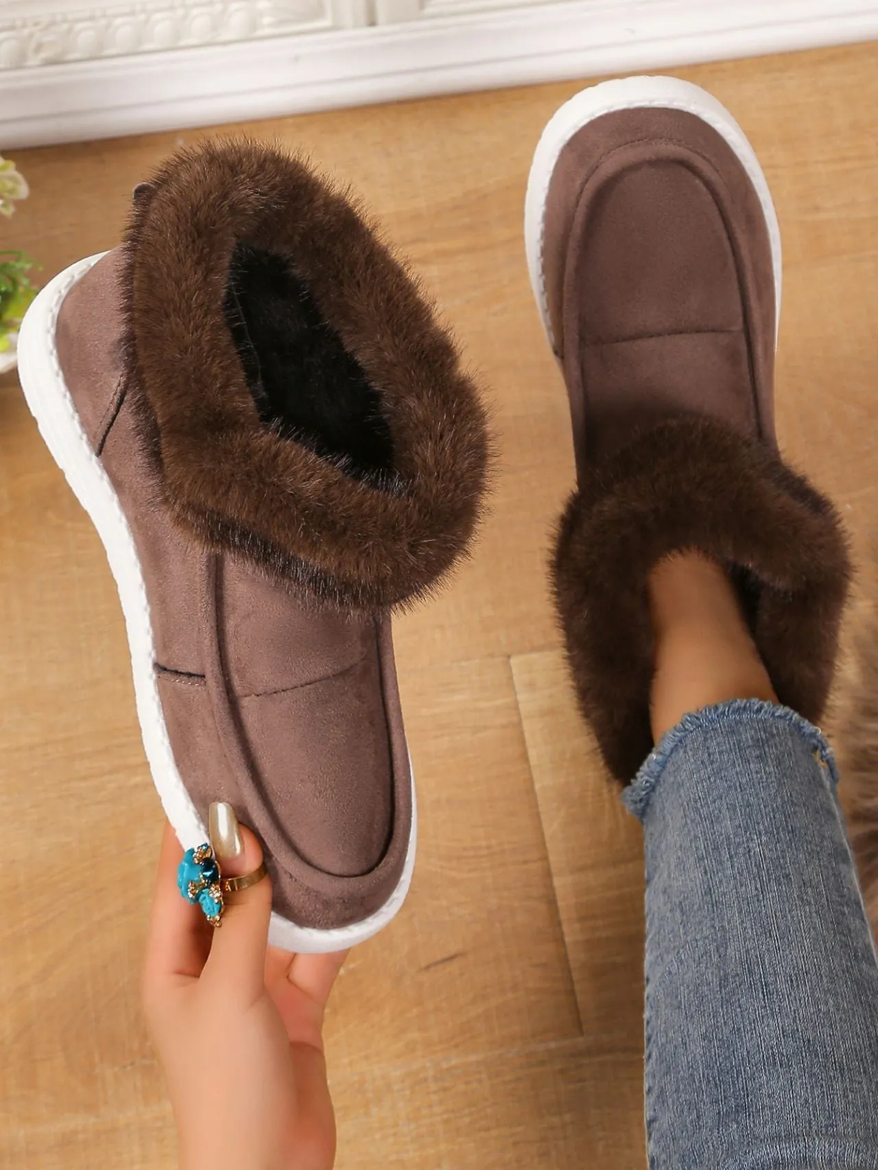 binfenxie  -  Faux Fur Suede Round Toe Sneakers